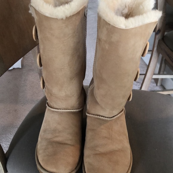 Ugg Boots. Bailey Button Triplet style. Size 6 - Picture 5 of 11